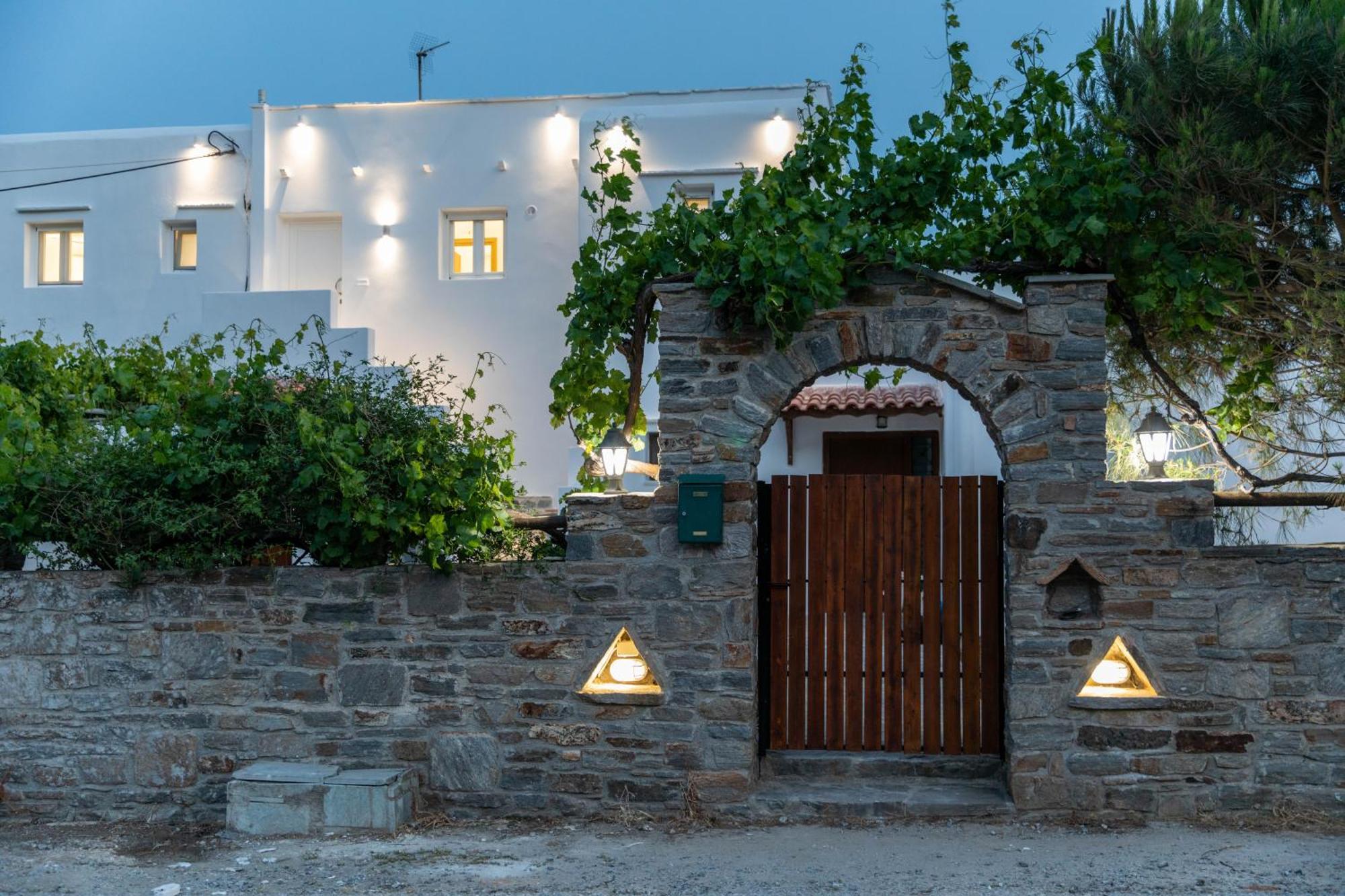 Ninemia Naxos Suites Agios Thaleleos Номер фото